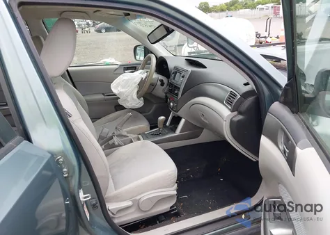 2013 Subaru Forester 2.5X Premium z USA, uszkodzony, nr VIN JF2SHADC8DH405592